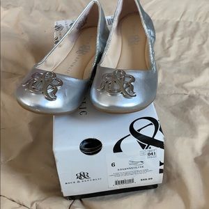 Woman’s flat shoes